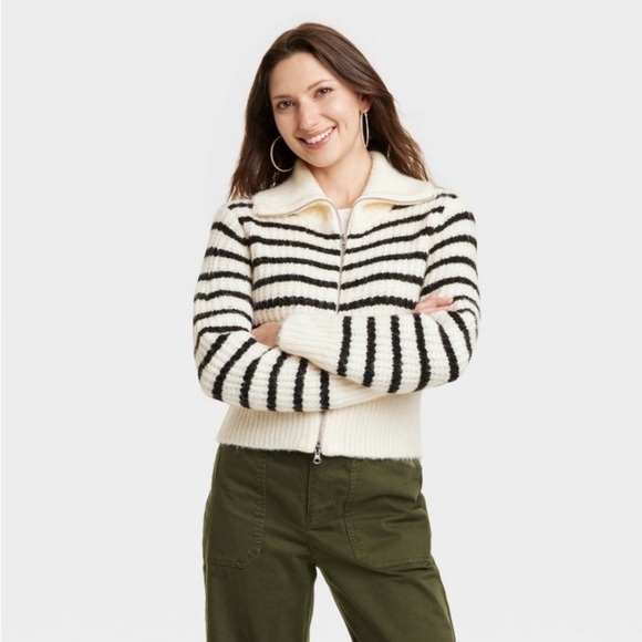 Universal Thread Sweaters - Women's Zip-Up Cardigan - Universal
Thread™ nwt